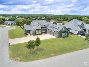 Building Photo - 5 Bed, 4 bath in Bixby