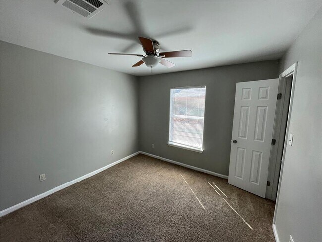 Building Photo - 1041 Lott Ave