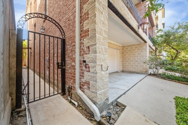 Building Photo - 1231 W Pierce St