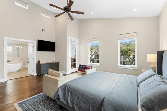 Building Photo - 807 Nicholson St