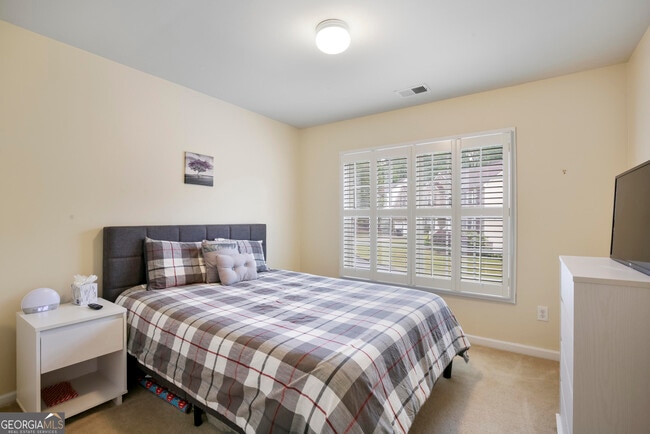 Building Photo - 1360 Silvergate Dr