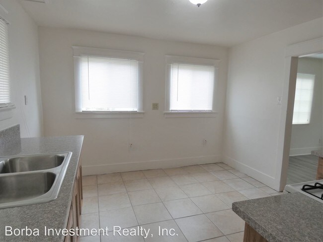 Building Photo - 1638 Gaviota Ave