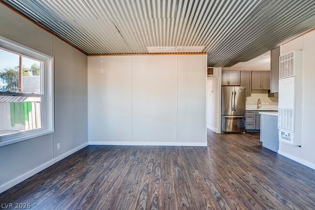 Building Photo - 18 Magnesium St