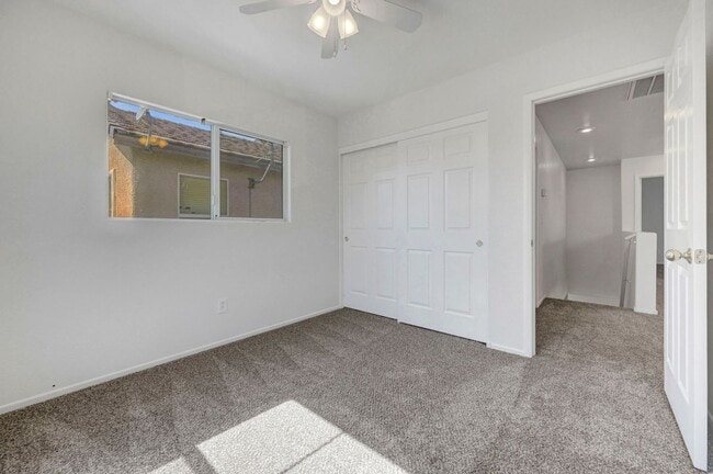 Building Photo - Adorable 2 story in the Northwest! Fresh paint and new carpet!