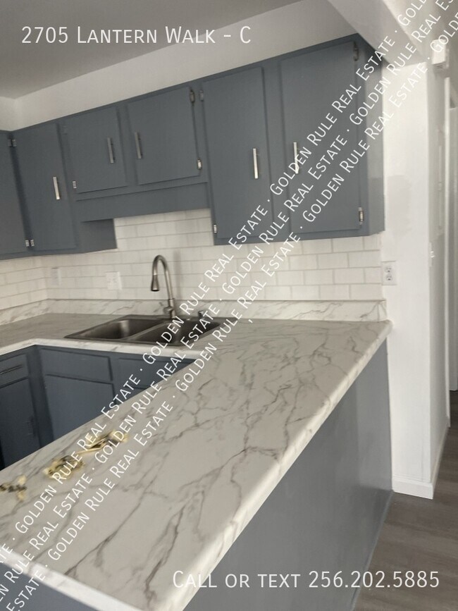 Building Photo - 2705 Lantern Walk SE