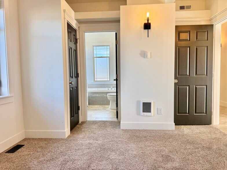 Master looking into bathroom - 24 Ash St N