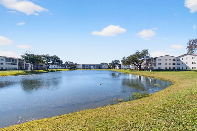 Building Photo - 33 Fanshaw A