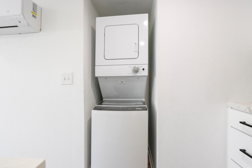 Washer/Dryer In-Unit - 3757 Veteran Ave