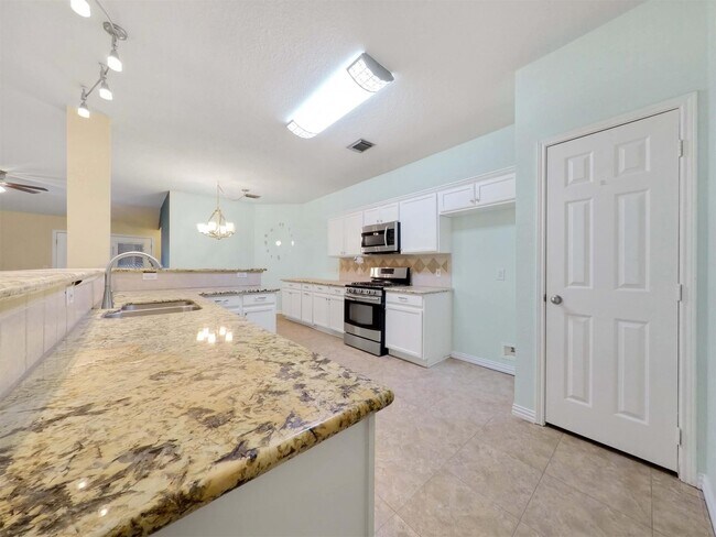 Building Photo - 4927 Deep Glen Ln