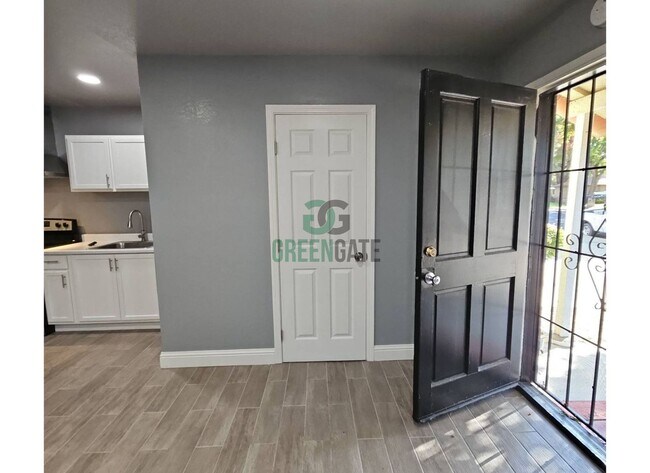 Building Photo - 3000 Carver Rd