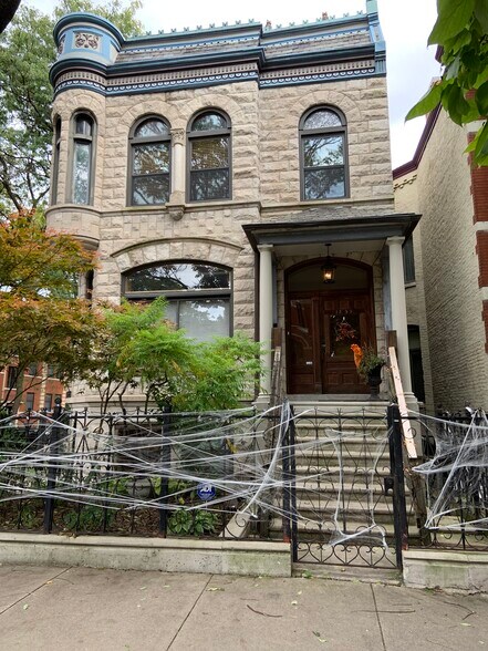Building Photo - 1253 N Hoyne Ave