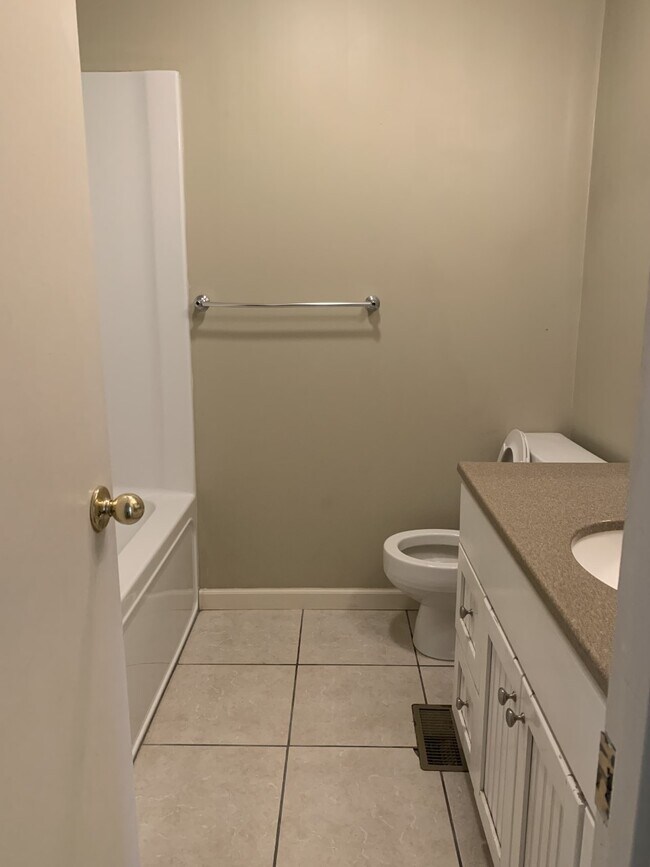 hall bathroom - 2209 Diana Ave