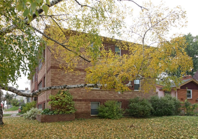 Building Photo - 2419 Plymouth Ave N