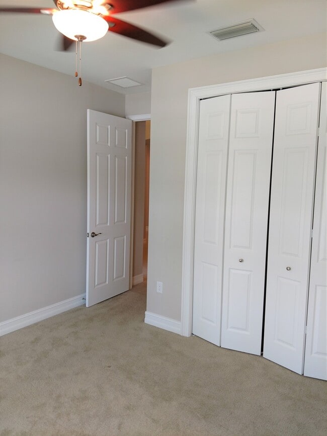 Building Photo - Unfurnished Annual Rental - Lovely 3 Bedroom Home in Calusa Park. Nicely upgraded and Pet Friendly