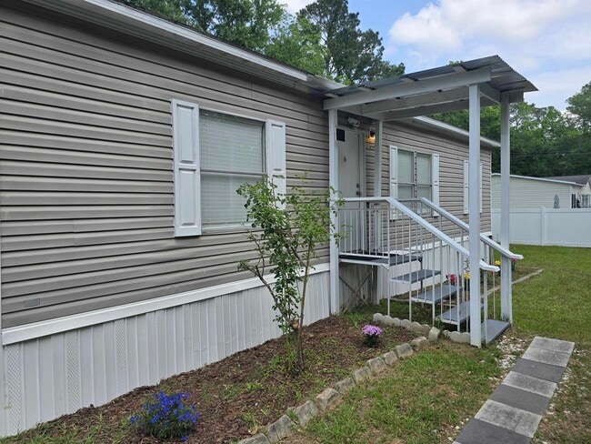Primary Photo - 239 Thompson Cir