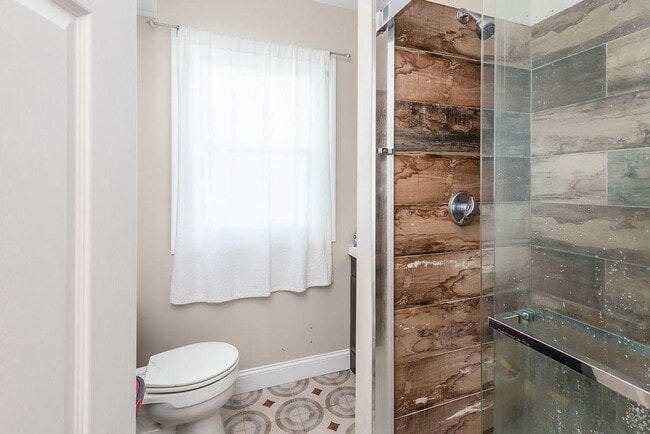 Building Photo - 24 Chaplin St