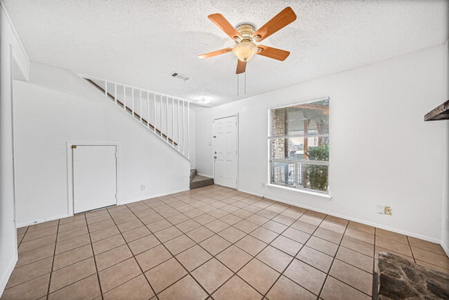Building Photo - 1601 Taylor Gaines St