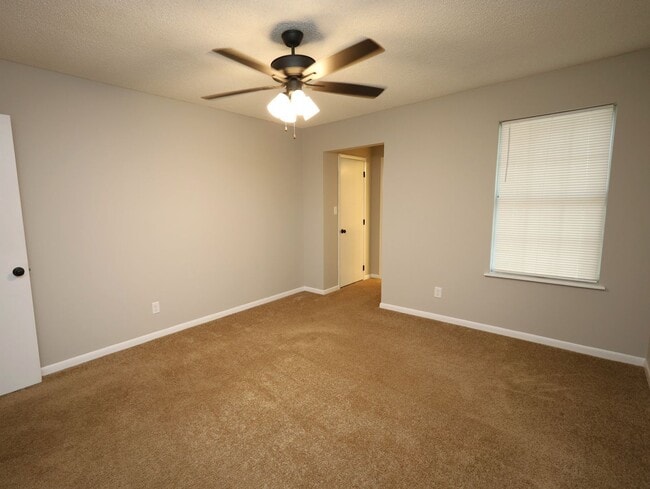 Building Photo - 1 Wooddale Dr, Unit A