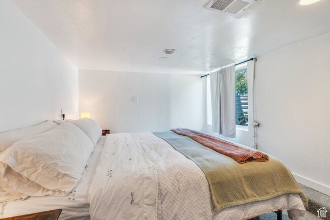 Building Photo - Provo Duplex - Downstairs