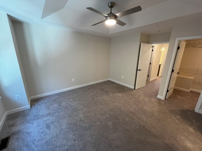Building Photo - Luxury Townhome in Congers Creek