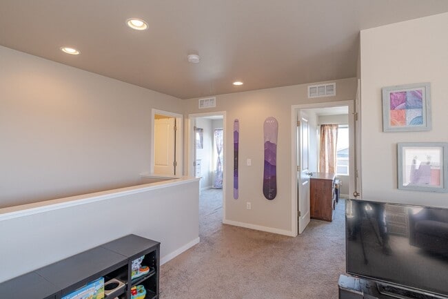 Building Photo - Stunning 3 Bed 2.5 Bath Home in Harvest Village