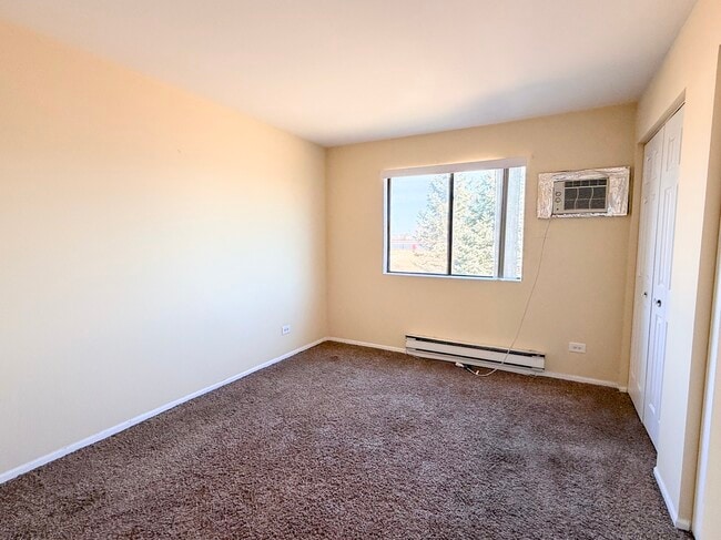 Building Photo - 645 S Virginia Rd