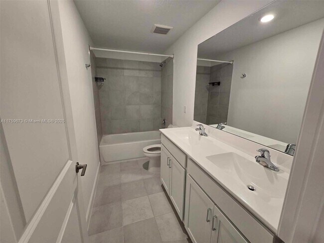 Building Photo - 6001 Woods Edge Cir