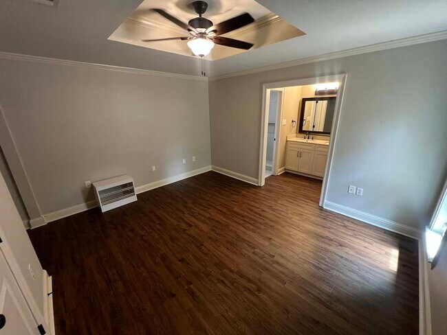 Building Photo - Charming Baton Rouge Home with Flex Room, Fireplace & Spacious Front Porch