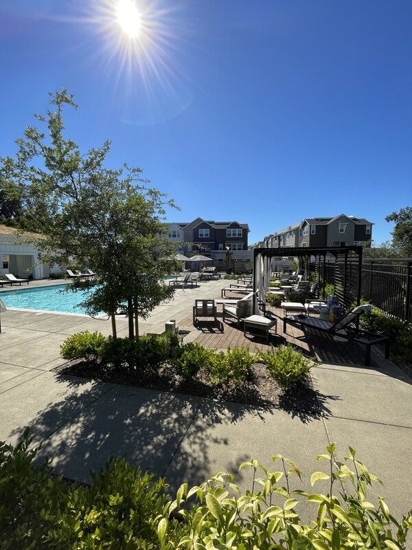 Building Photo - 426 Semillon Ln