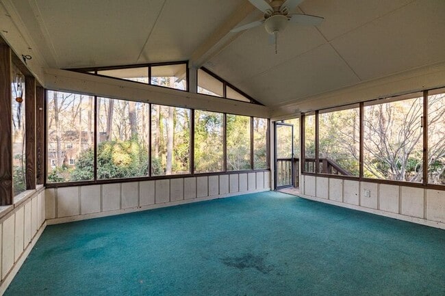 Building Photo - 265 Ponderosa Dr