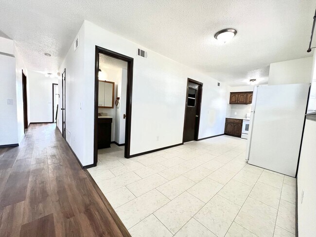 Building Photo - ?Spacious Home Near Tinker Airforce Base ?