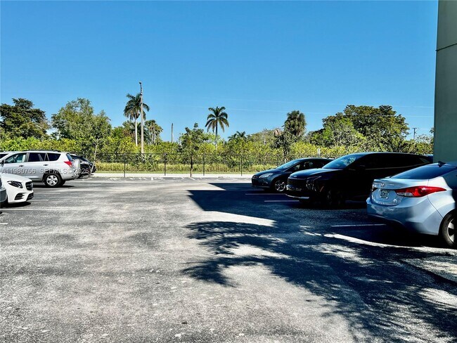 Building Photo - 1425 Arthur St