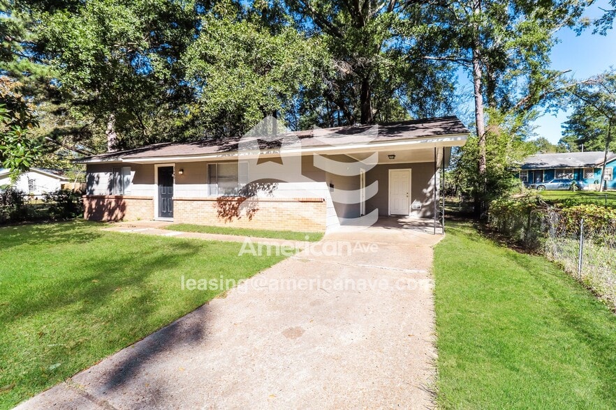 Building Photo - 2640 Greenfield Ave