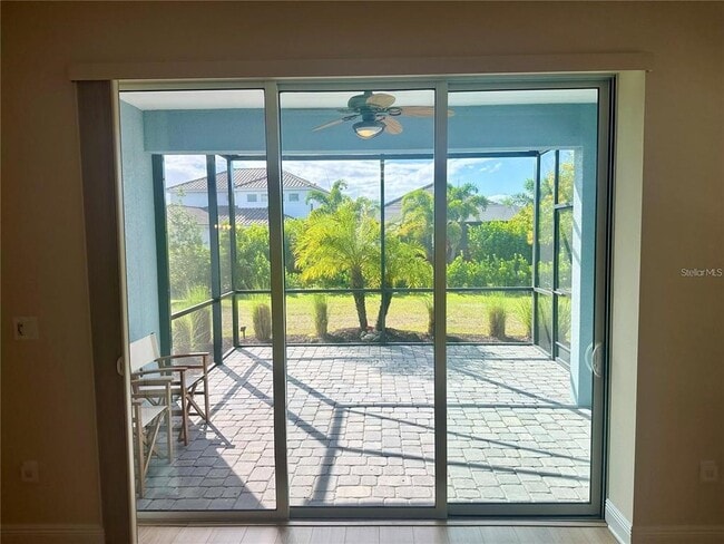 Building Photo - 2633 Star Apple Wy