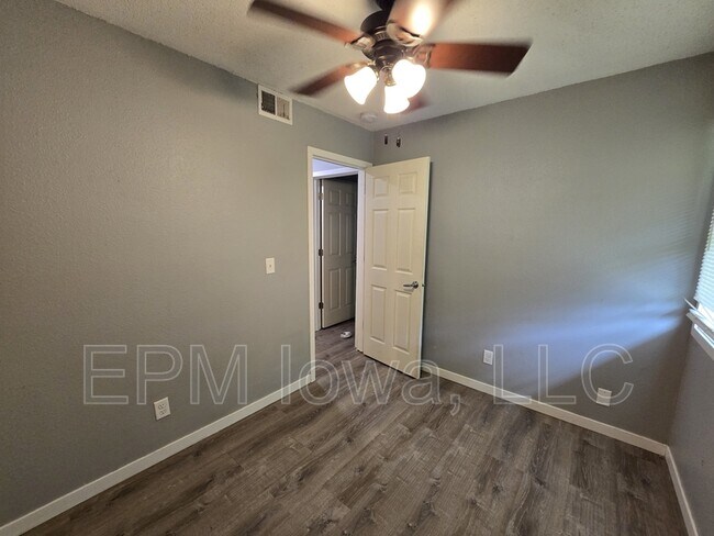 Building Photo - 109 Ludland Dr