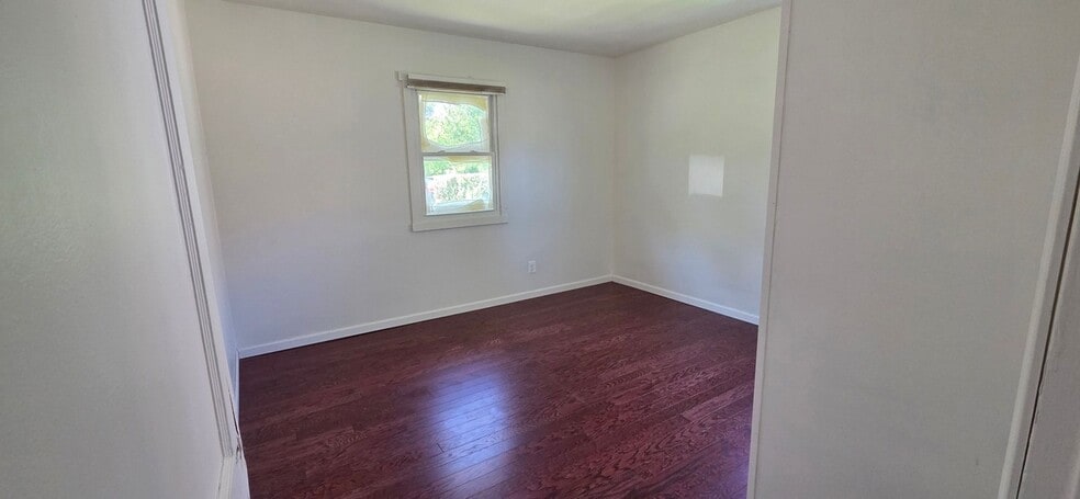 Building Photo - 7609 Beech Ave