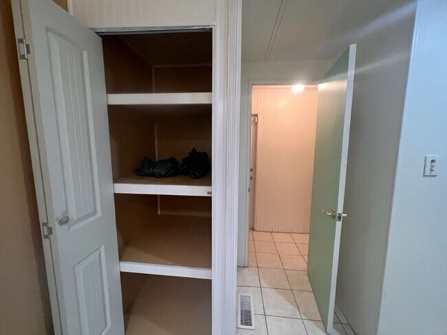 Building Photo - 4 Bedroom doublewide with Garage/Workshop ...