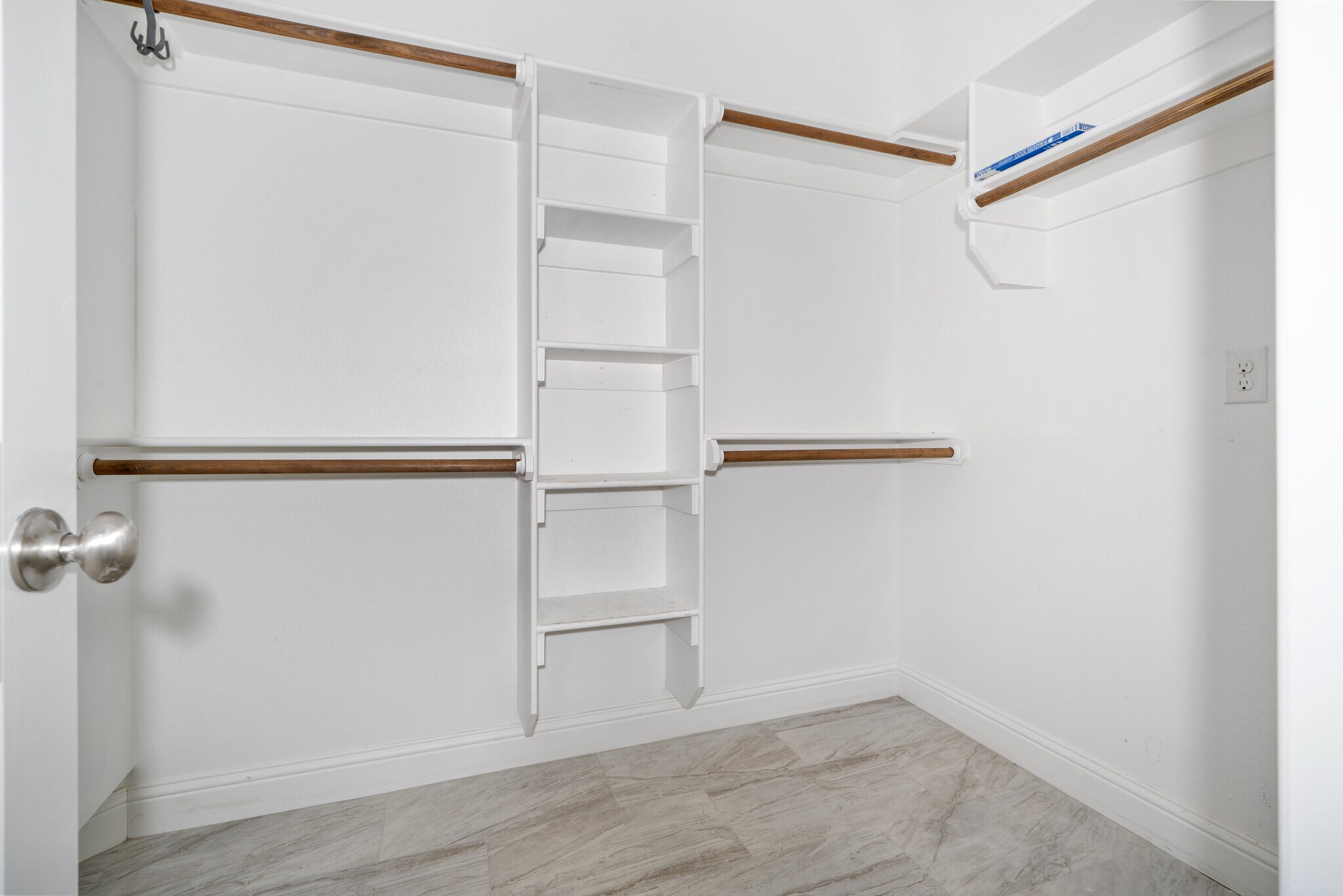 Building Photo - 6008 Ridge View St