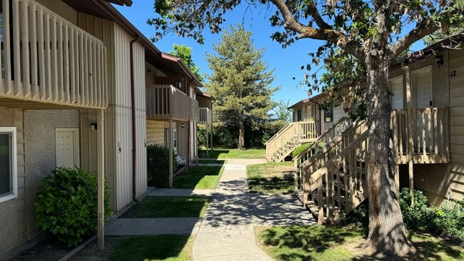 Building Photo - Beautiful 2 bedroom on the east side!