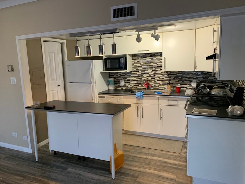 Building Photo - 9995 E Harvard Ave