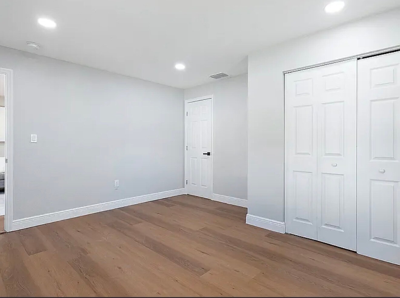 Building Photo - 4335 10th Ave S