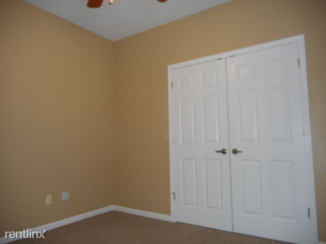 Building Photo - 215 Max Hampton St