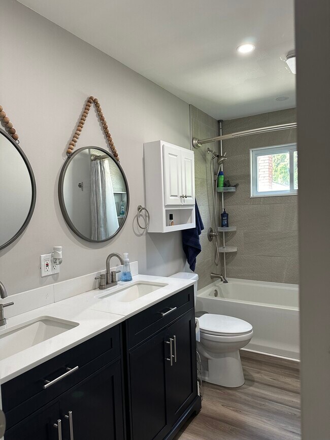 Building Photo - 236 Long Island Ave