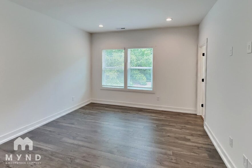 Building Photo - 1027 Trembeth Dr
