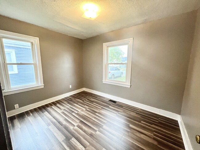Building Photo - 2110 Ratcliffe Ave