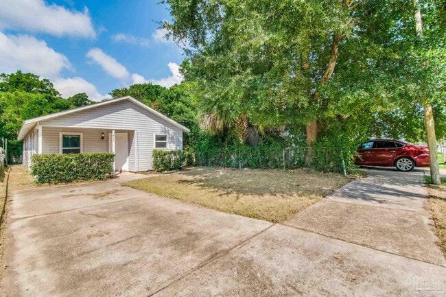 Building Photo - 411 N Coyle St