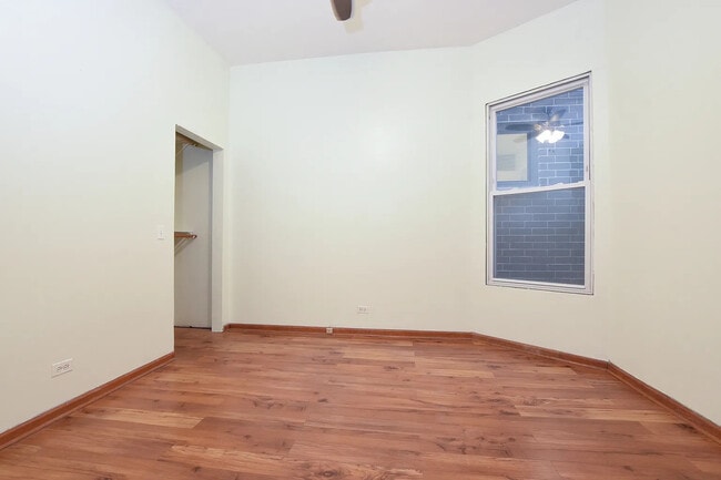 Building Photo - 2114 N California Ave