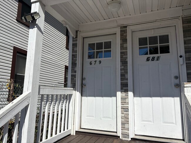 Building Photo - 679 Shelton St