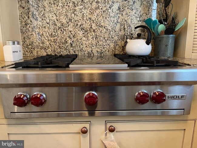 Building Photo - 28 Main St