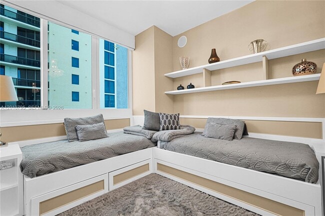 Building Photo - 16051 Collins Ave